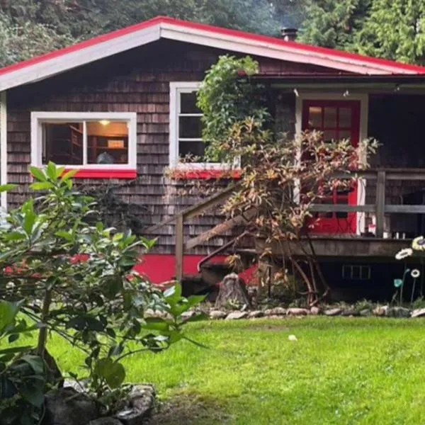 Cabin by the Creek, hotel din Roberts Creek