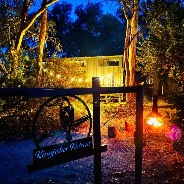 Tiny House Glenrowan - Kingfisher Eco Retreat, khách sạn ở Glenrowan