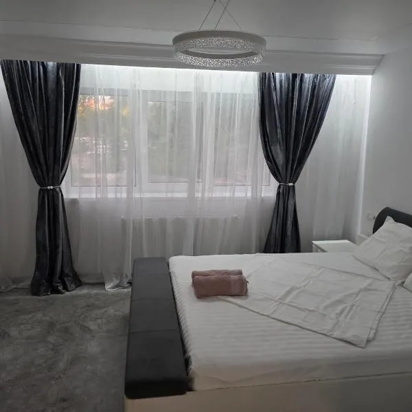 Sky luxury apartment, hotel u gradu Giurgiu