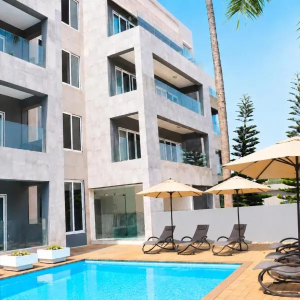 THE POOL LABONE، فندق في آكرا