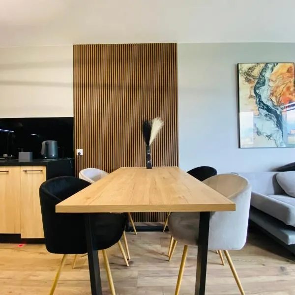 Apartament Pod Dachami - 700 m do Plaży - Centrum Kołobrzeg, hotel in Kołobrzeg