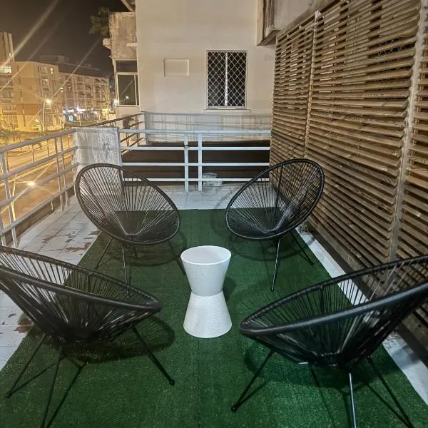 Le Sunshine - Au cœur du centre ville de Pointe- à- Pitre - Proche de tout avec sa grande terrasse ensoleillée, hotel en Pointe-à-Pitre