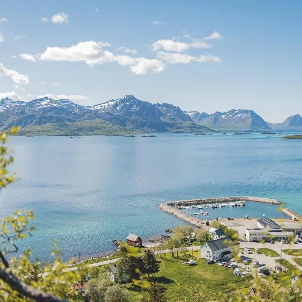 Yttersia Base, hotel em Senja