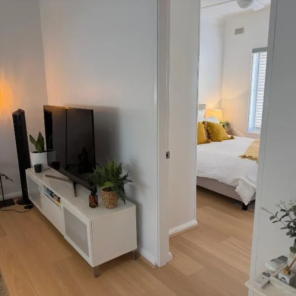 Cosy and calm unit in Cronulla, hótel í Cronulla