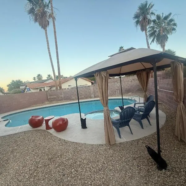 4 bedroom Luxuriously Furnished Modern Mansion With Pool, Spa, and Patio, hotel di Las Vegas