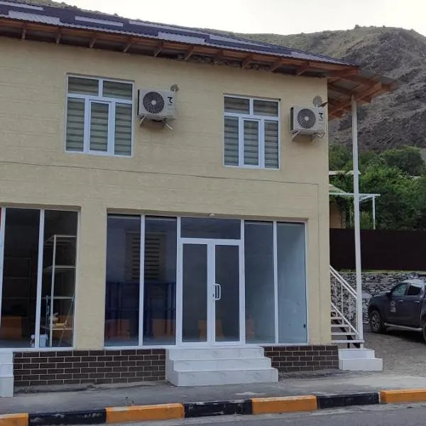 Hostel Zafar, hotel din KalʼaiKhumb