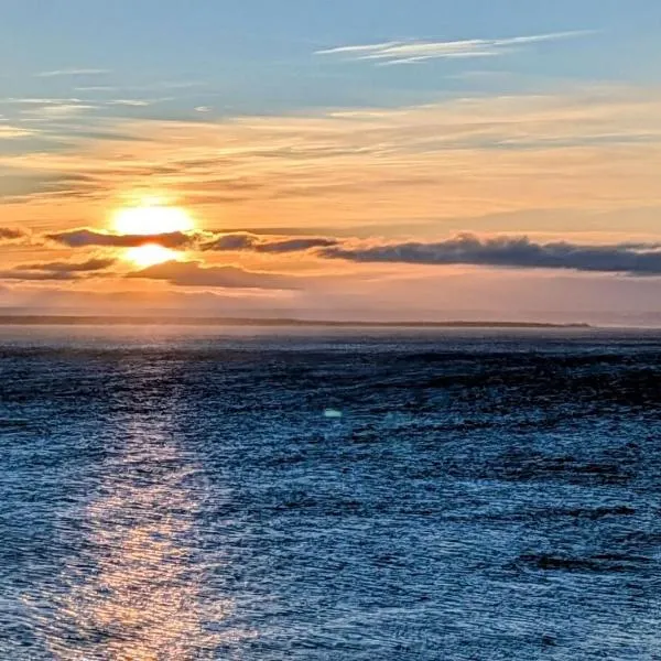 Le Repere, Beach, Whales, and Ferry, hotel in Saint-Siméon