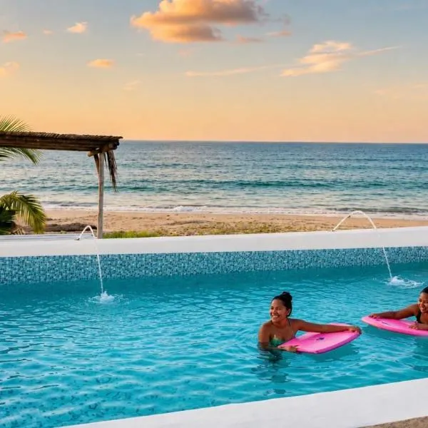Casa frente al mar con piscina privada y BBQ en Zorritos, Tumbes, hotel Cardalitóban