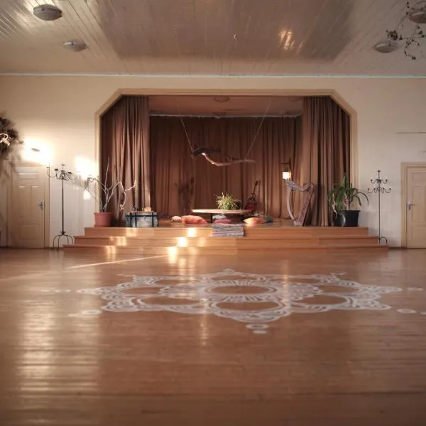 Old Club of Tuja, hótel í Tūja