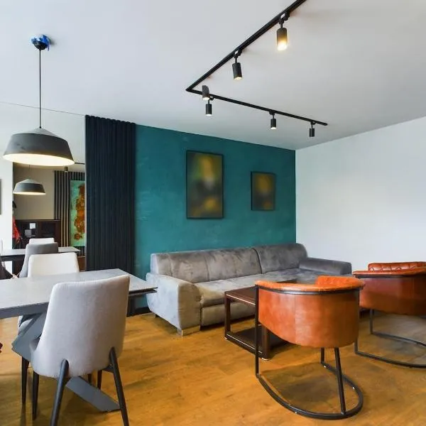 City Chic Apartment - Comfortable apartment with 3 rooms and 2 bathrooms, хотел в Варашава