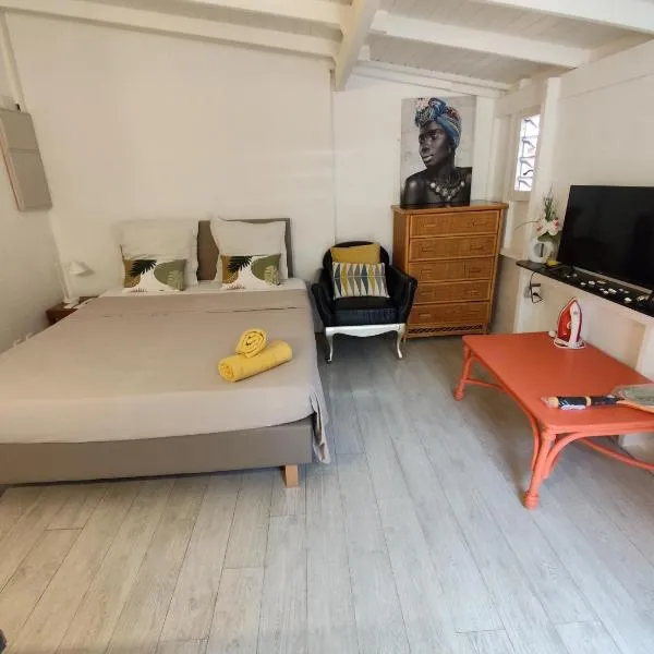 Chez Anne - Grand Caz، فندق في ماريجوت