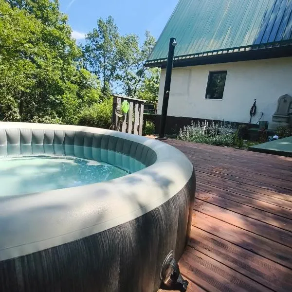 UNDER THE GREEN ROOF, hotel u gradu Blaževića Dol