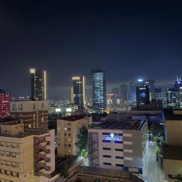 Amazing Skyline View 2 Bedroom in Downtown Ulaanbaatar, ξενοδοχείο σε Ulaanbaatar