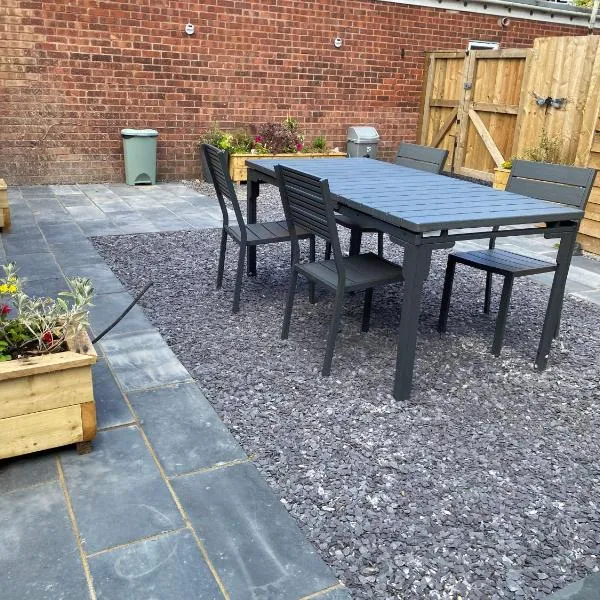 Guest house with double bedrooms all En-suite, hotel i Craven Arms