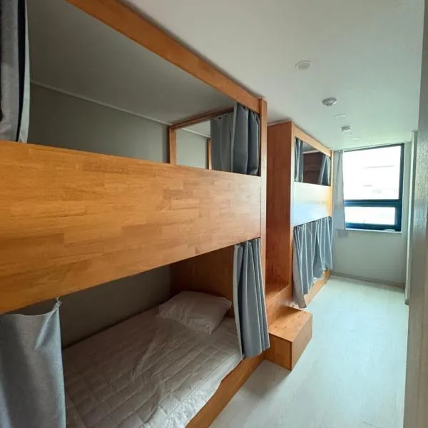 Hostel K wave Only Female Hongdae, hotel in Seoul