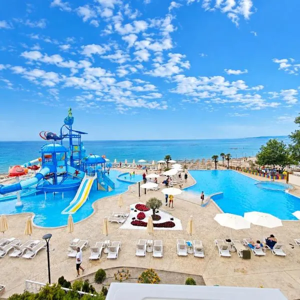 Royal Bay Resort & Aqua Park - All Inclusive and Free beach accsess, khách sạn ở Balchik