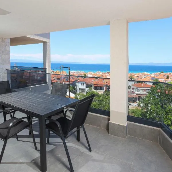 Local View Apartments, מלון בפוליכרונו