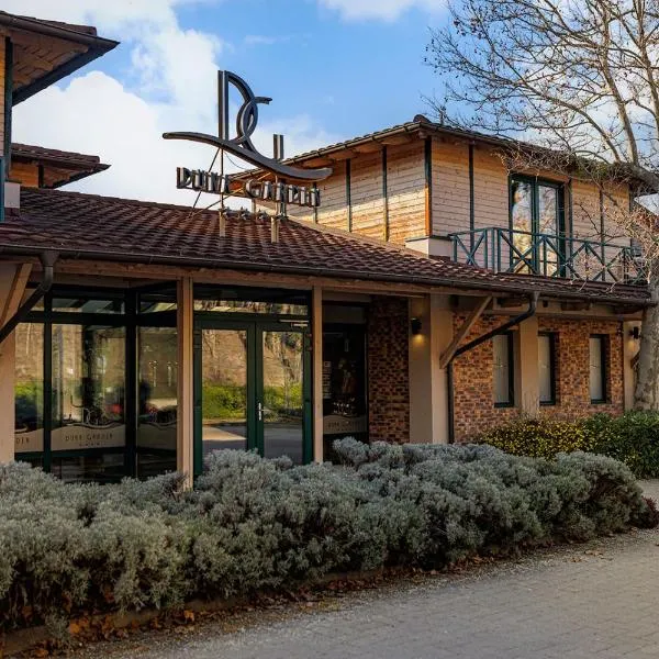 Duna Garden Hotel, hotel in Budapest