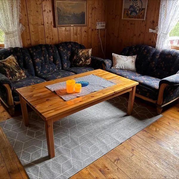 Simple and cozy forest cabin, hotel Eidsstryken városában