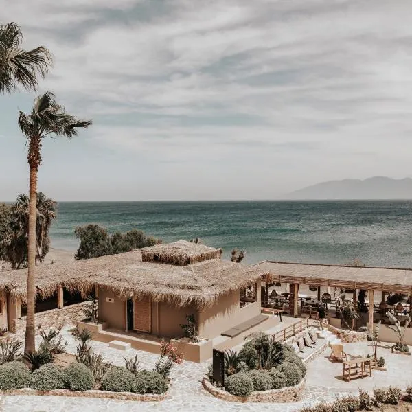 Sagredo Beachfront Retreat & Spa by E-GEO, hotel di Agios Fokas