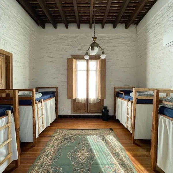 Casarão Sacramento Hostel & Suites，科洛尼亞－德爾薩克拉門托的飯店