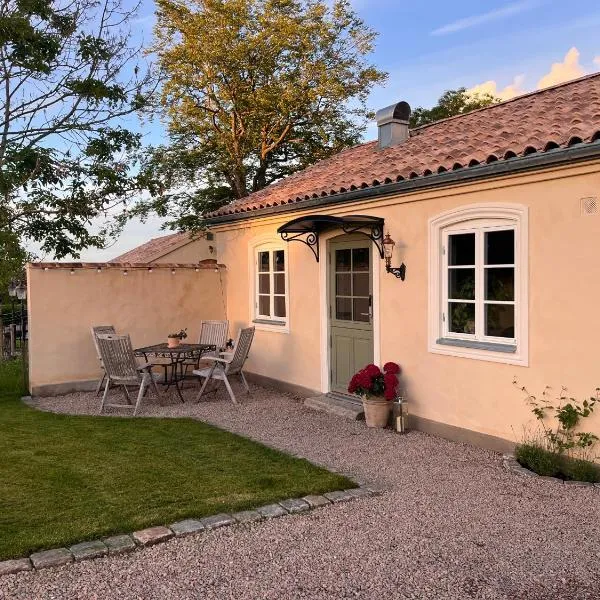 Newly Built Guesthouse Near Coast & Golf, viešbutis mieste Bostadas