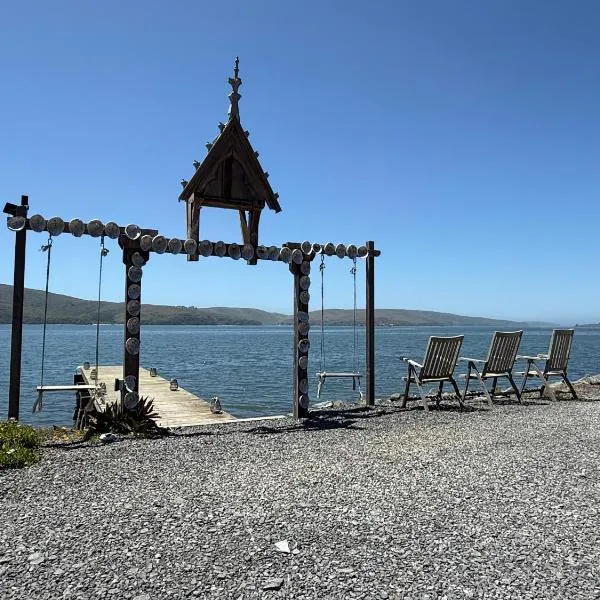Waterfront Carriage House on Tomales Bay with Dock, hotell sihtkohas Marshall