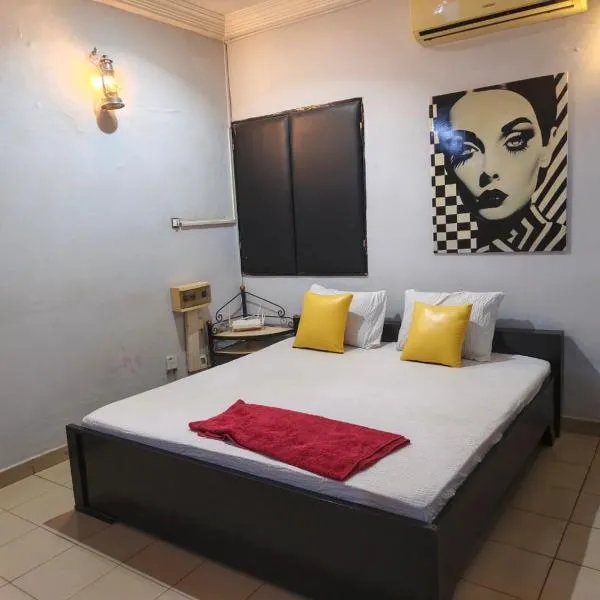 La CASA - Guesthouse، فندق في واغادوغو