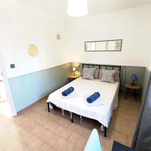 Habitación privada en bungalow, hotel in Alicante