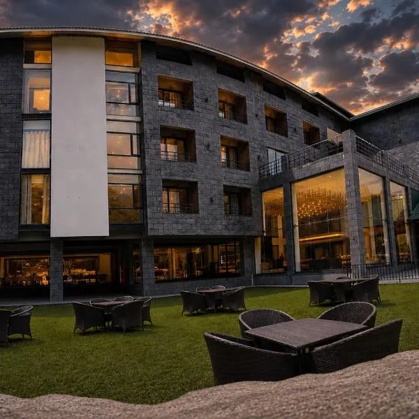 Luxus Naran, hotel a Nārān