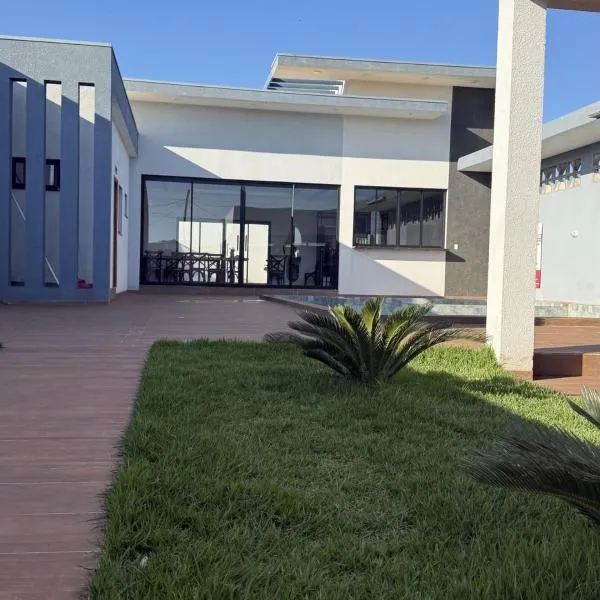 Casa y Quincho con Piscina Saltos Luxury, hotel a Salto del Guairá