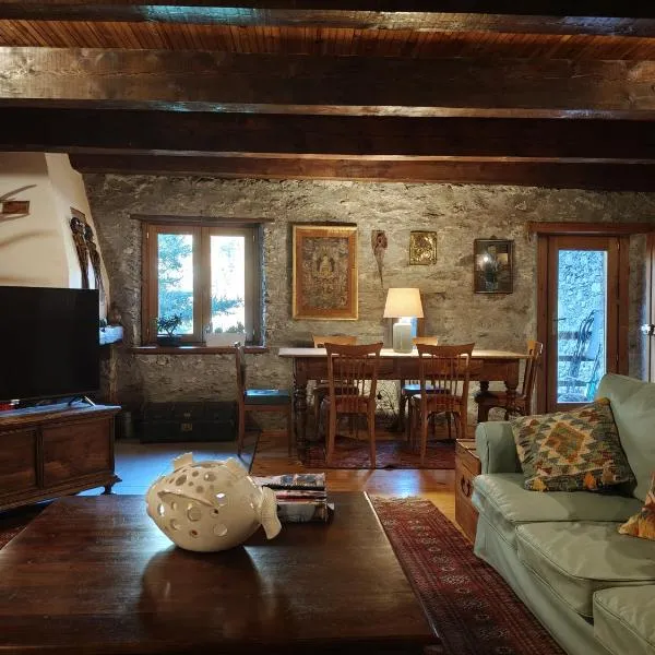 Rifugio Escursionistico Vernin, hotel en Fenils