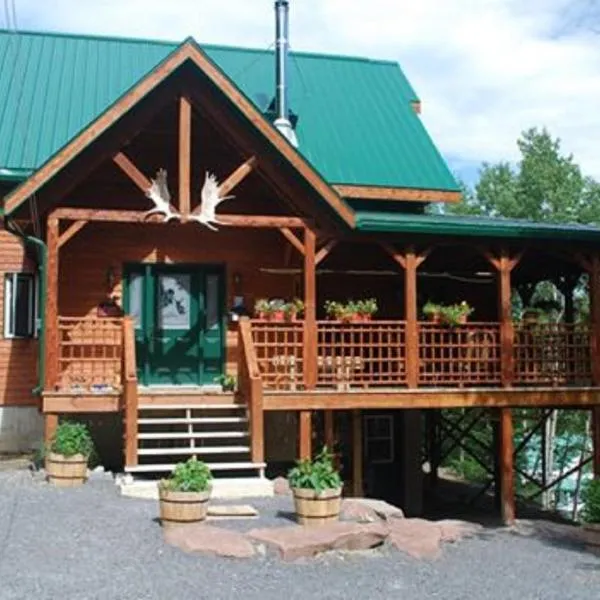 Auberge de la Rivière Matapédia - Matapédia River Lodge, hotel v destinaci Routhierville