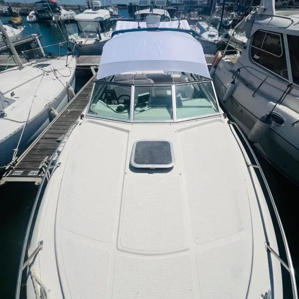 VINA ROMANCE - Romantic Boat Stay in Lisbon Marina، فندق في لشبونة