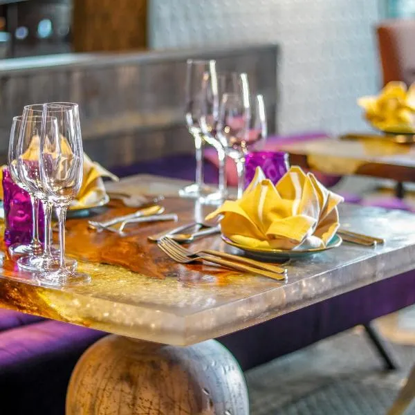 Crowne Plaza Muscat OCEC by IHG, מלון במוסקט