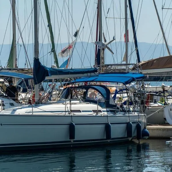 Yacht Pipit - Unique Stay in Marina of Kavala, hotel em Kavala
