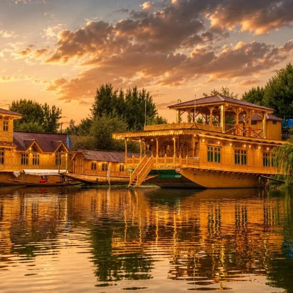 Dilnaaz Group Of Houseboats, hotel in Srinagar