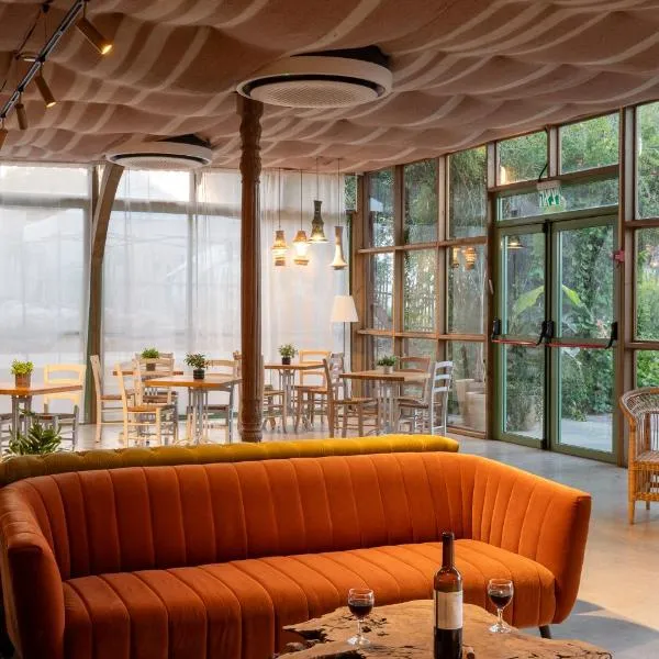 Almog Hotel, hotel en Almog