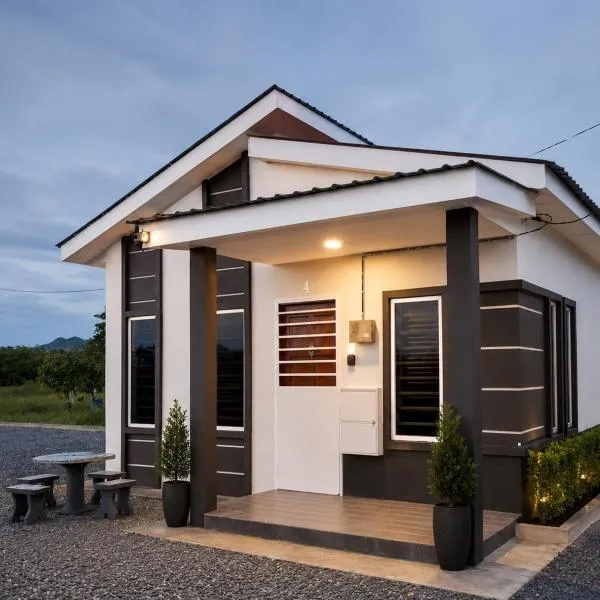 Dmana Homestay Arau Perlis Tiny House, hotel di Arau