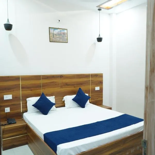 hotel kartik zirakpur chandigarh, hotel em Zirakpur