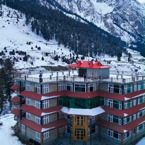 Gems Palace Hotel Naltar, khách sạn ở Jugut