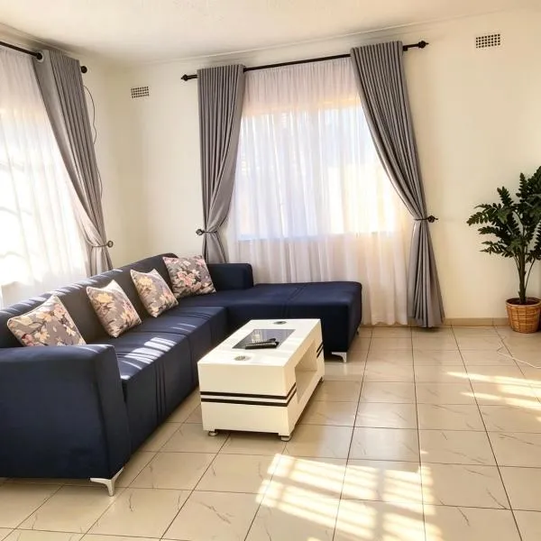 2 Bed Cottage close to Westgate Shopping Centre، فندق في هراري