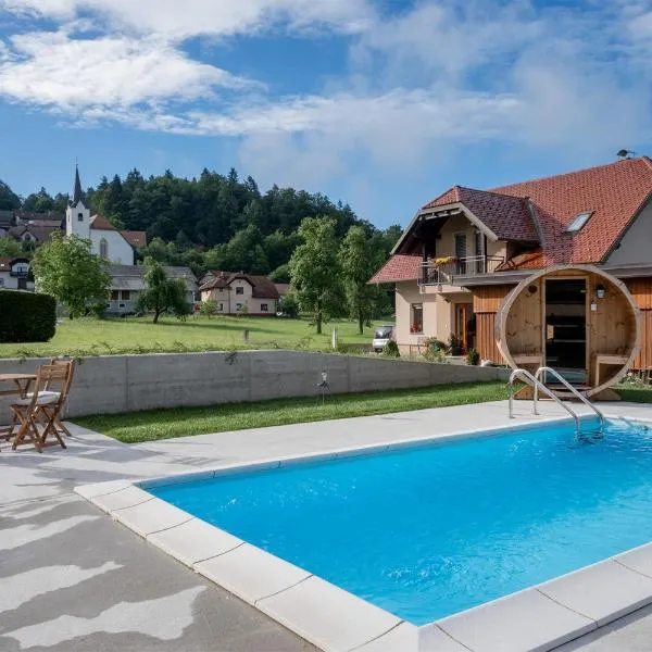 Apartments Bukor with seasonal pool, готель у місті Lukovica pri Domžalah