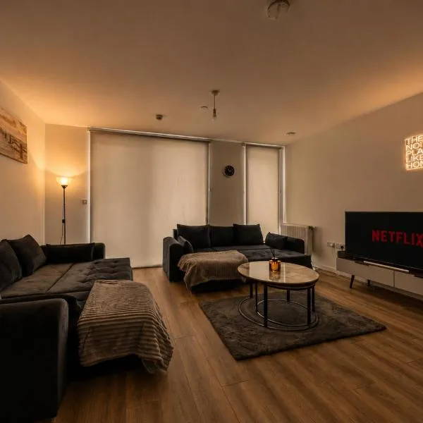 Wembley 2BR Spacious Modern Skyline View Sleeps 8, Hotel in London