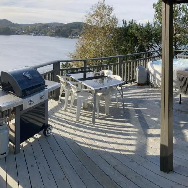 Bergen/Sotra: Sea cabin. Spa. Fishing. Boat, hotel en Haganes