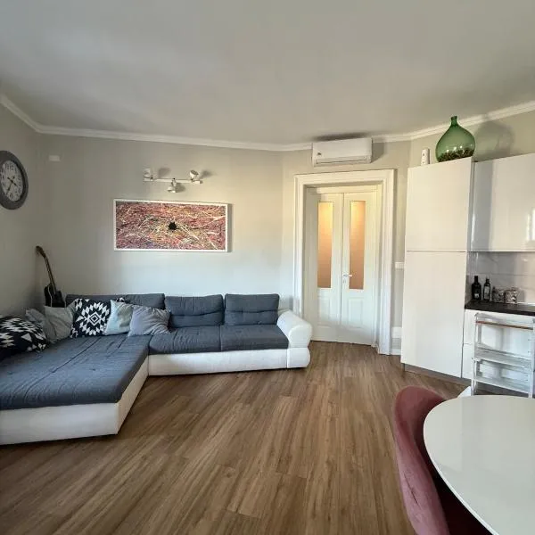 5 min from the center, Elevator , 4 guests, 2 bedrooms, hotel a Torino