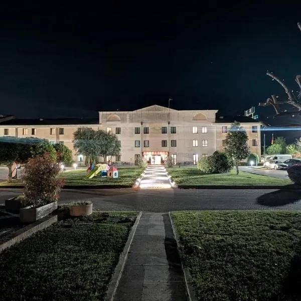 UNA HOTELS Occhiobello، فندق في أُشيوبيلو