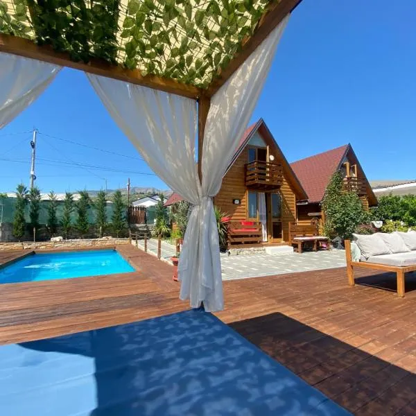 Berat Wooden Villas with Private Pool, hotel in Berat