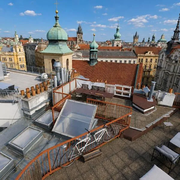 Roof Apartment and Parking Assistance, hotelli Prahassa
