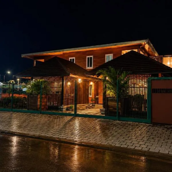 Modern 2 Bedroom Apartment Fast WiFi AC North Paramaribo, Hotel in Paramaribo